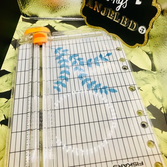 STATIONERY/FISKARS PAPER CUTTER BUNDLE - Picture 4 of 6